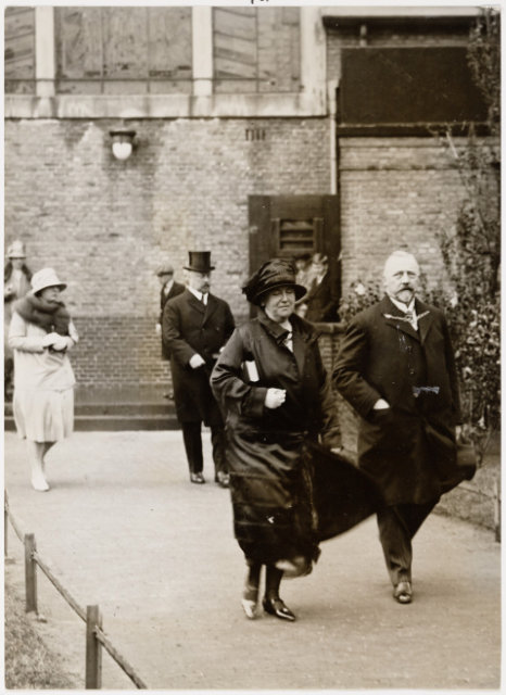 Koningin Wilhelmina en Prins Hendrik bij Bethlehemkerk
